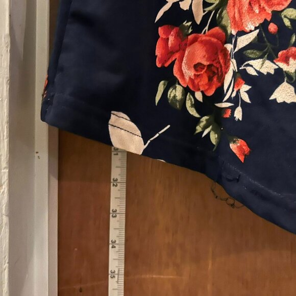 Size 4X - U.Vomade - Black and Red Floral Short Sleeve Knit Pullover - Picture 6 of 6